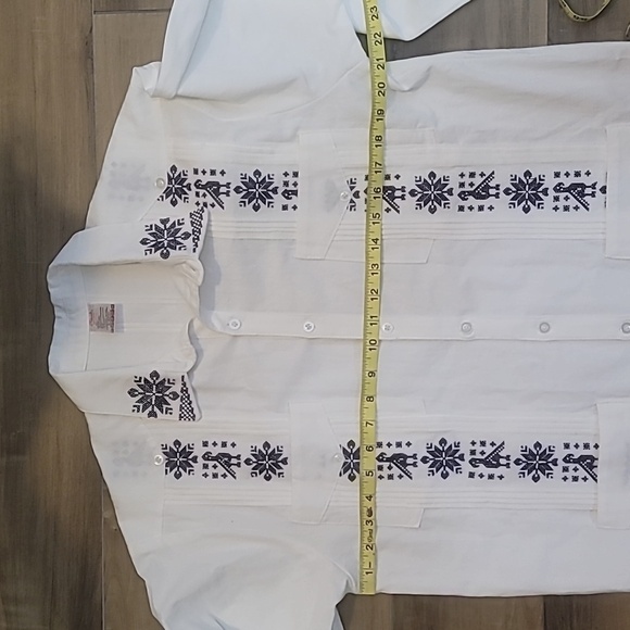 Shuudi brand Mexican linen men's vacation shirt white with navy blue embroidery - Picture 15 of 17